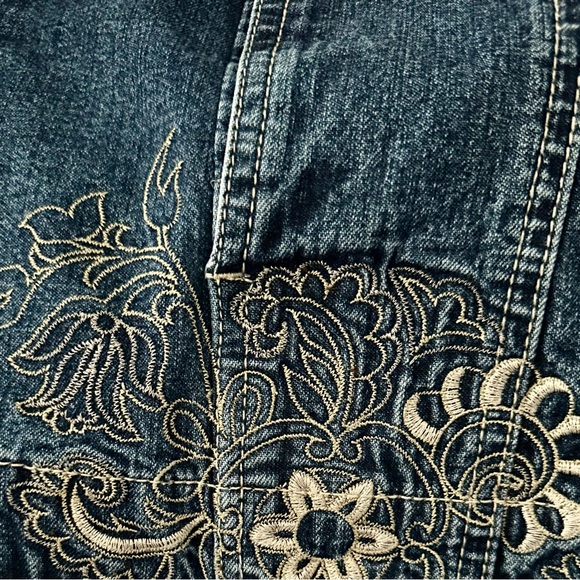 EUC! WOMEN’S BLASSPORT BY BILL BLASS EMBROIDERED JEAN JACKET - Picture 11 of 11